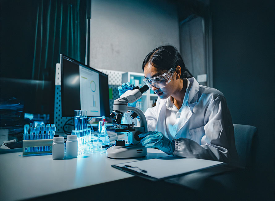 Estudiante de Laboratorio Clínico y Anatomía Patológica